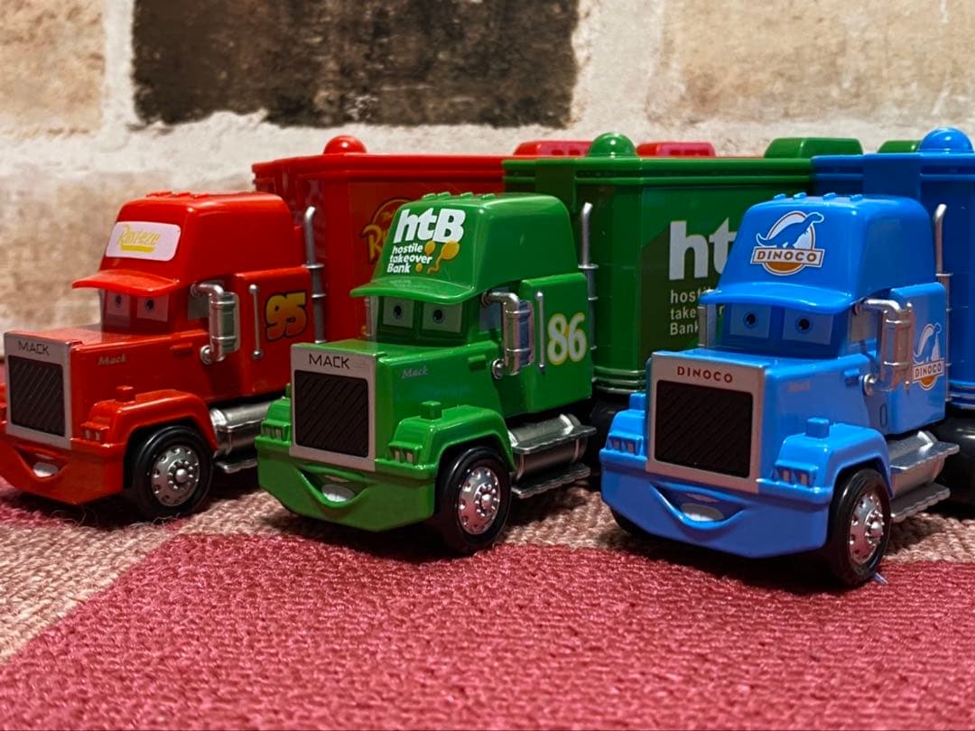 【新品】カーズ　マック トラック トレーラー　3台セット
