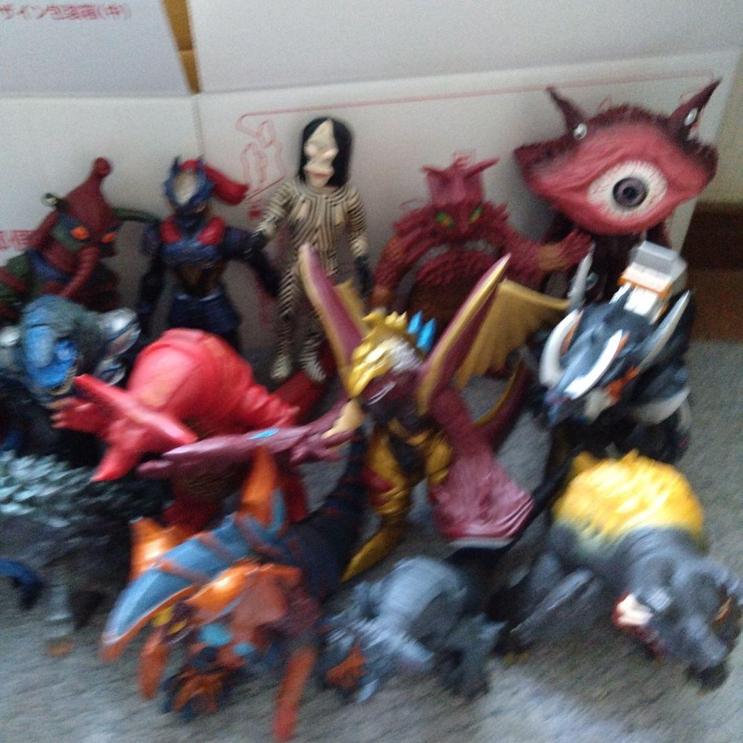 ウルトラマンシリーズ 怪獣フィギュア　サイズ80いっぱい　 14体セット　②
