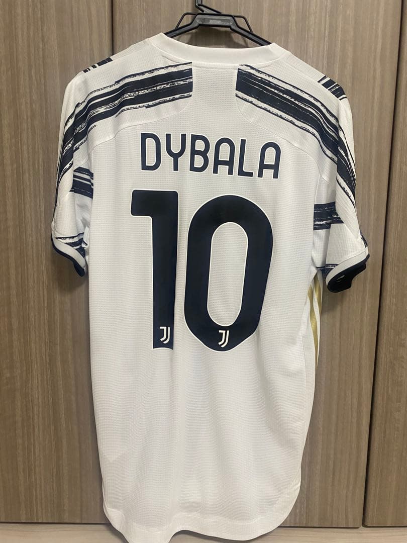 【今だけ特別価格】Juventus ディバラ ホームオーセンティックユニフォーム