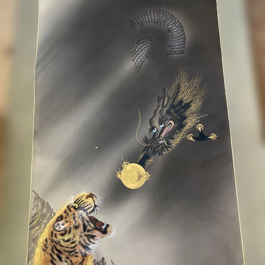龍虎　掛け軸　壁掛け　専用箱付き　趣味　インテリア　美術品　アート