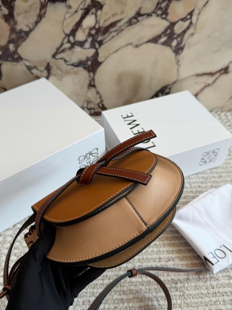 Loewe ノベルティ ゲート ミニショルダー アナグラム