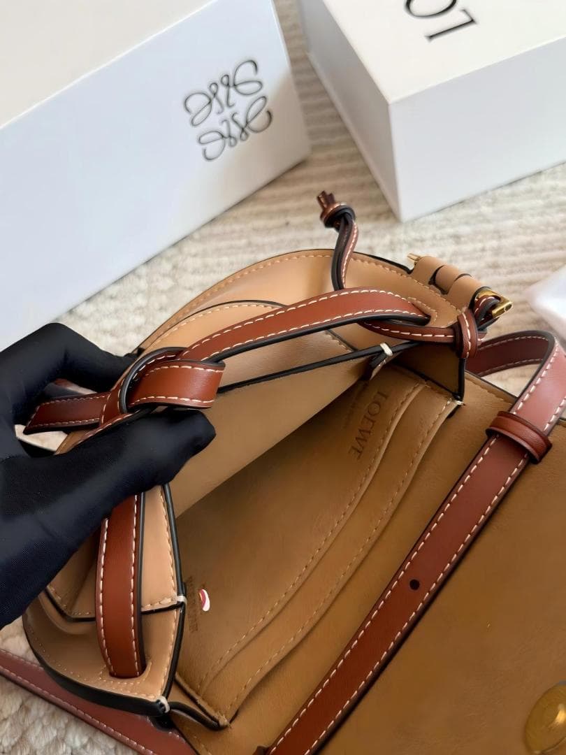 Loewe ノベルティ ゲート ミニショルダー アナグラム