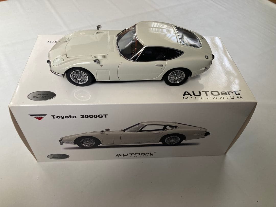 AUTOart 1/18 トヨタ 2000GT ダイキャストモデル