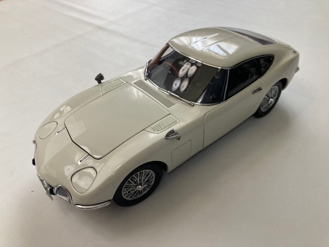 AUTOart 1/18 トヨタ 2000GT ダイキャストモデル