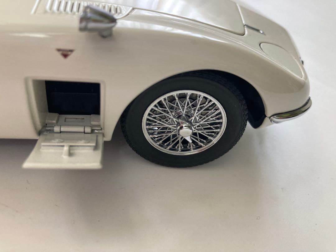 AUTOart 1/18 トヨタ 2000GT ダイキャストモデル
