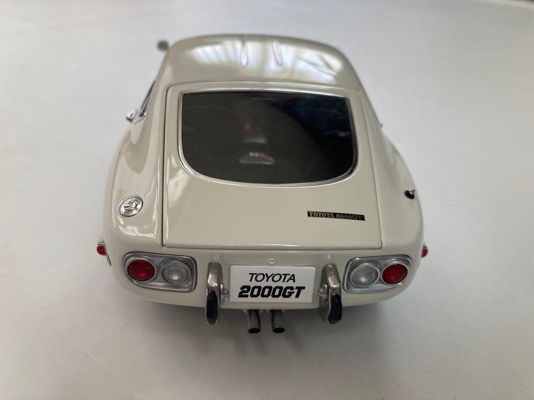 AUTOart 1/18 トヨタ 2000GT ダイキャストモデル