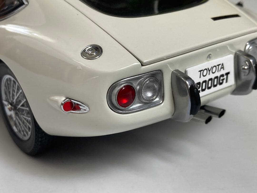 AUTOart 1/18 トヨタ 2000GT ダイキャストモデル