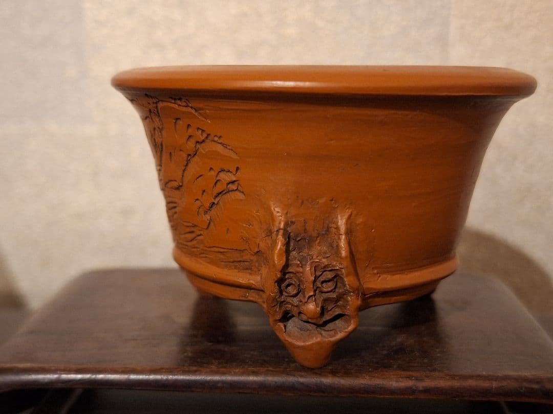 三矢庄八　朱泥山水図彫下紐鬼面足丸　ミニ盆栽鉢　小品盆栽鉢　植木鉢　樹盆　和鉢