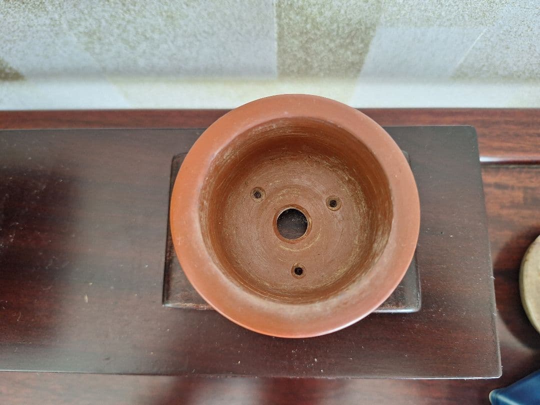 三矢庄八　朱泥山水図彫下紐鬼面足丸　ミニ盆栽鉢　小品盆栽鉢　植木鉢　樹盆　和鉢