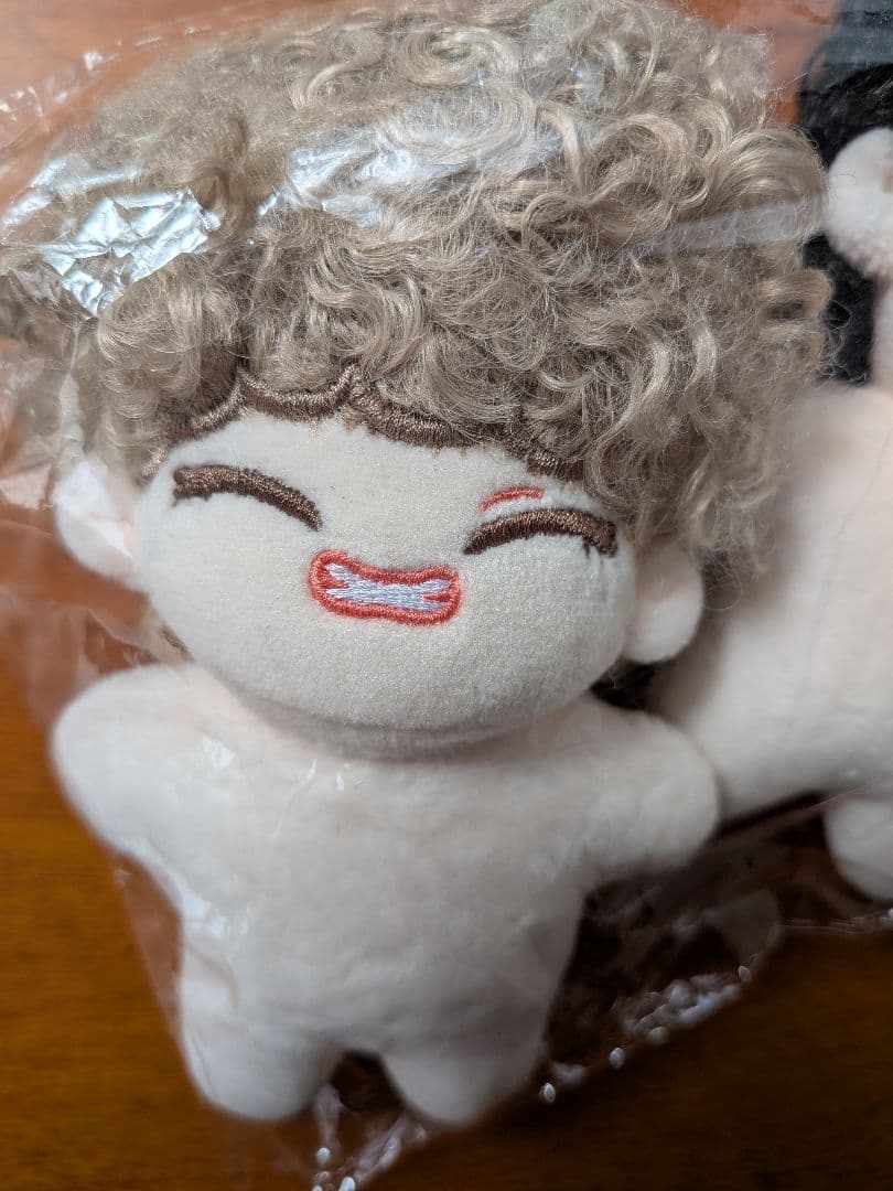 BTS ぬいぐるみ テテ １０cm ふわふわ パーマ 茶黒