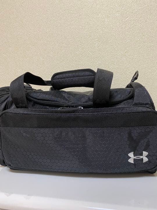 スポーツバック　ボストンバック　アンダーアーマ　トラベルバック