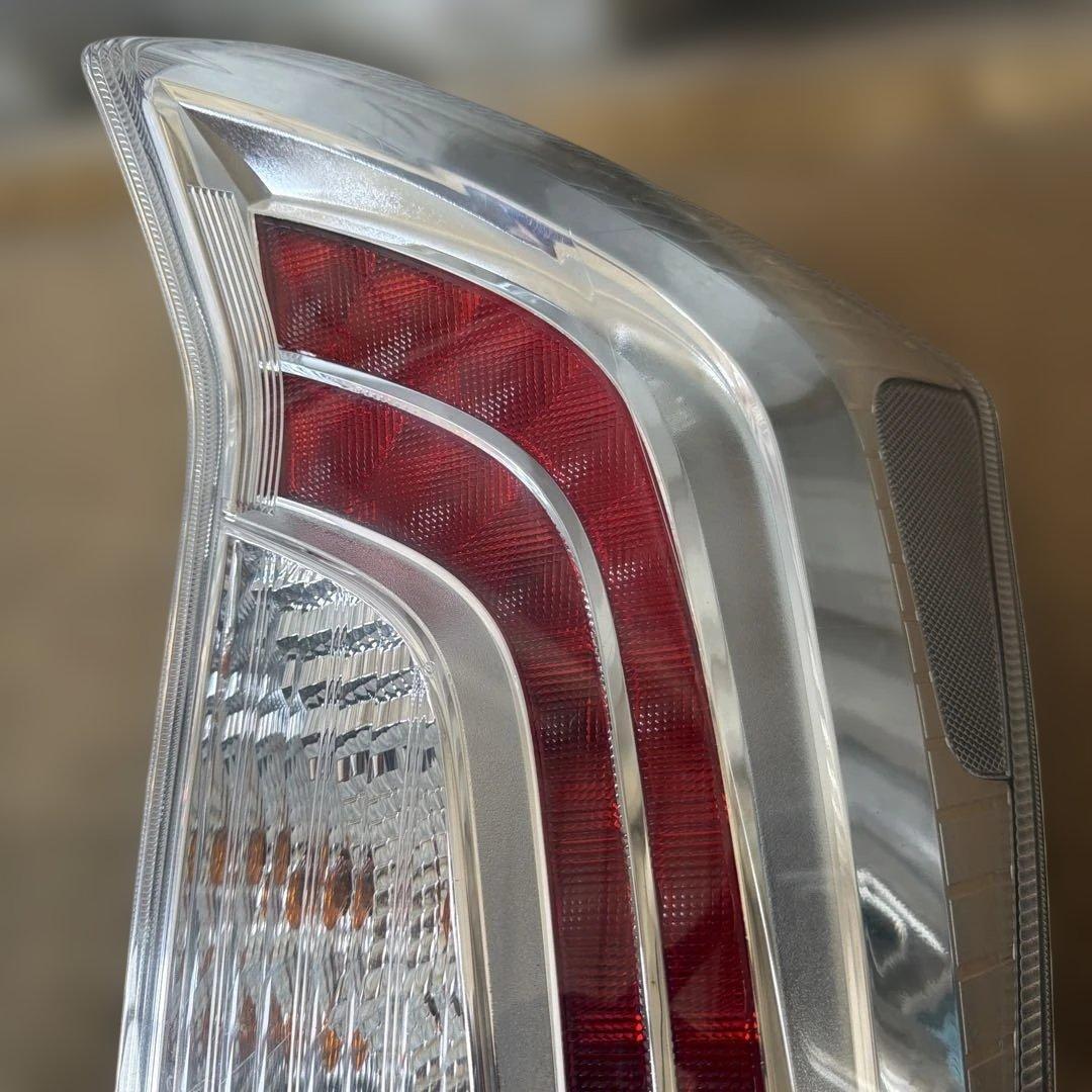 プリウス 30系LED 右テールランプ