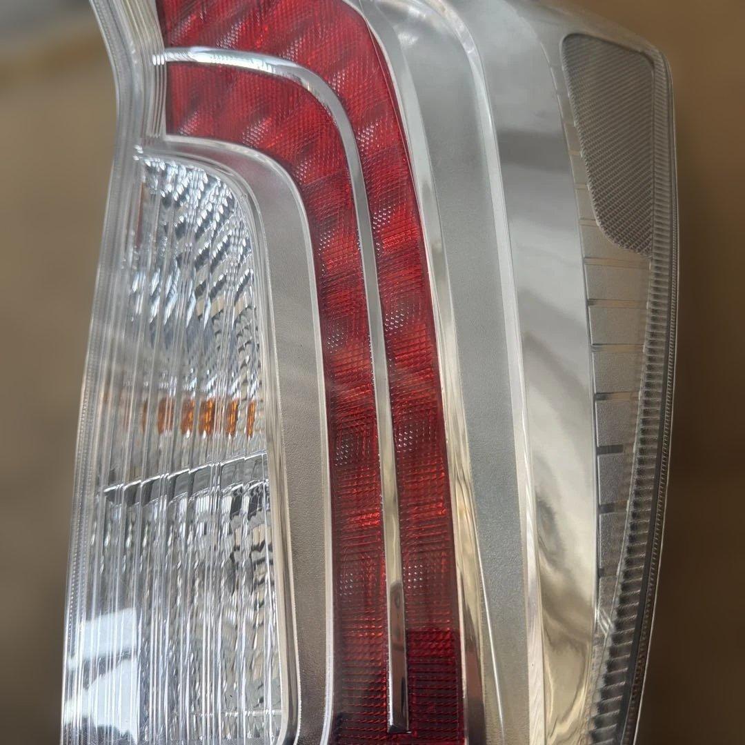 プリウス 30系LED 右テールランプ
