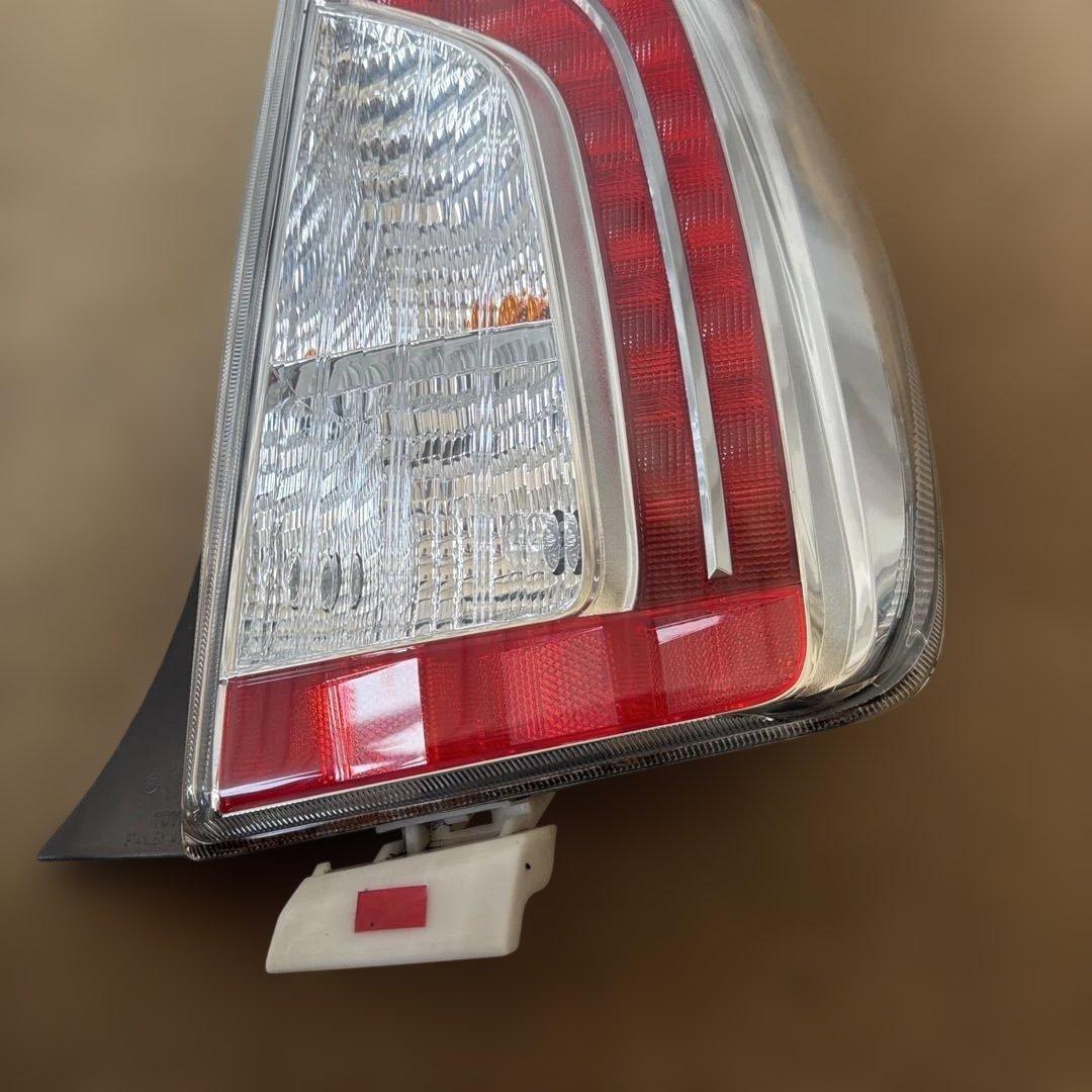 プリウス 30系LED 右テールランプ