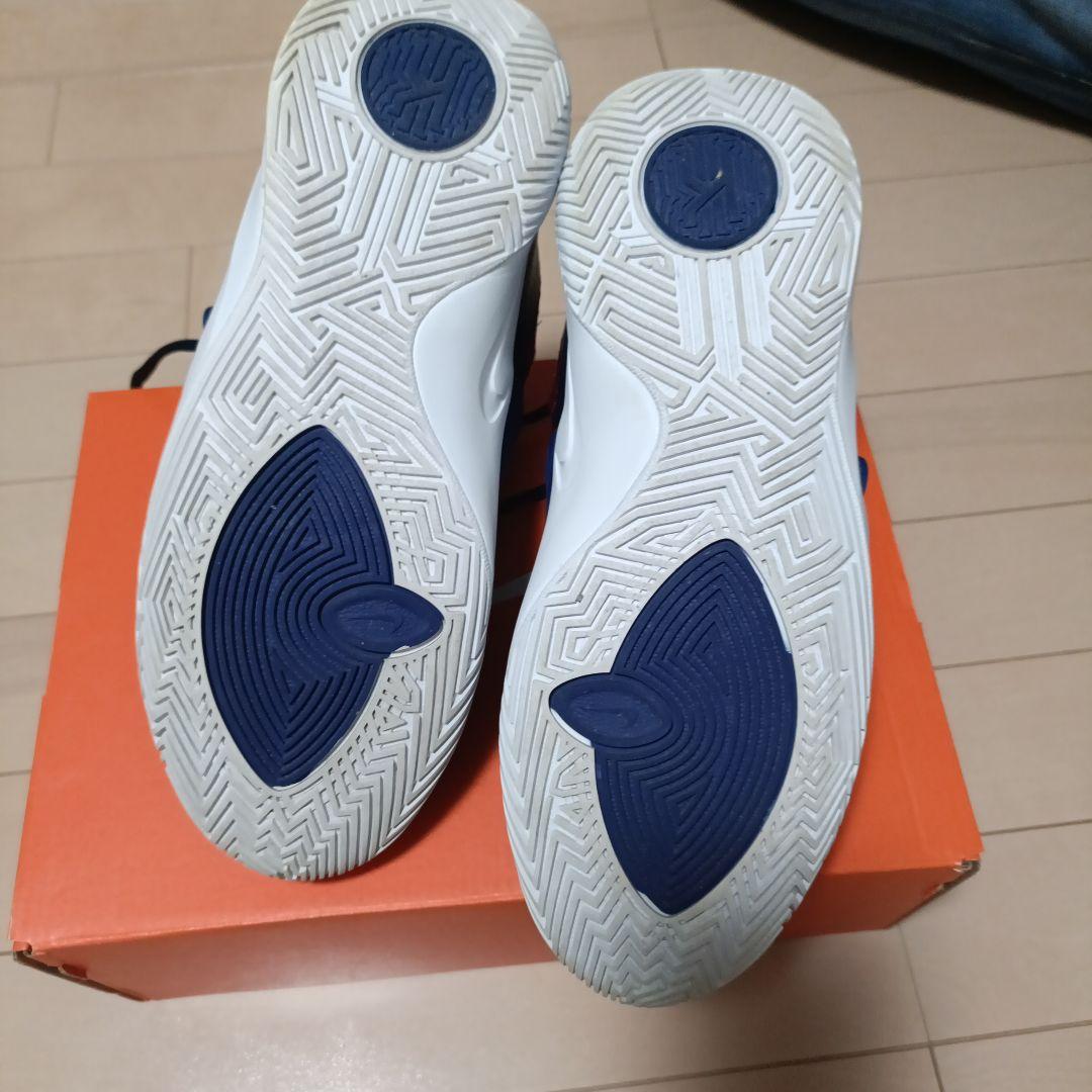 NIKE カイリーフライトラップ3KyrieFlytrap3 EP