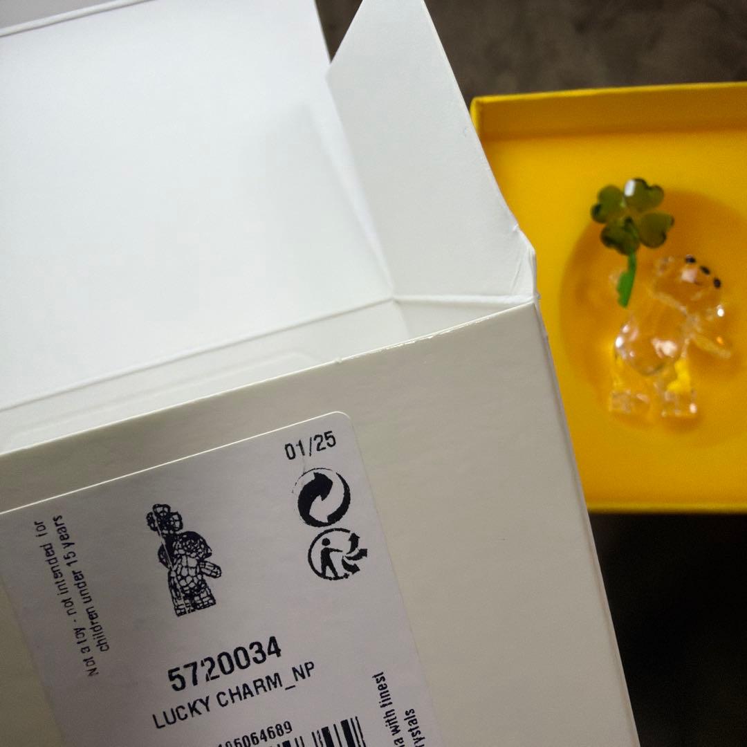 SWAROVSKI Krisベア Lucky Charm