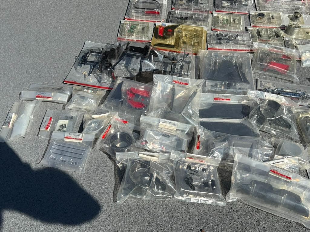 未組立 デアゴスティーニ フェラーリ・グランツーリズモ エンツォ全65➕付属品