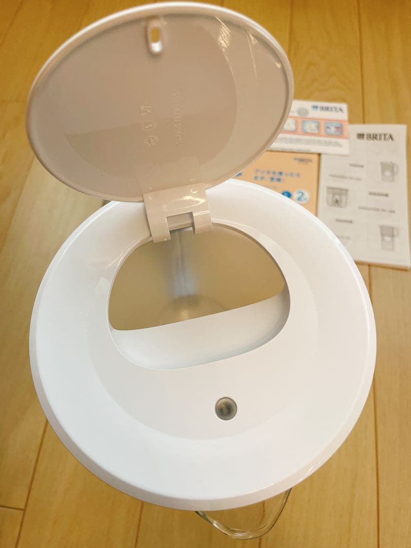 Brita ブリタ ポット型浄水器 グラスジャグ　カートリッジ2個付き