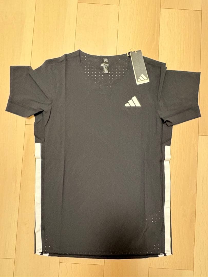 アディゼロ　ランニングTシャツ　新品・未使用　サイズＬ
