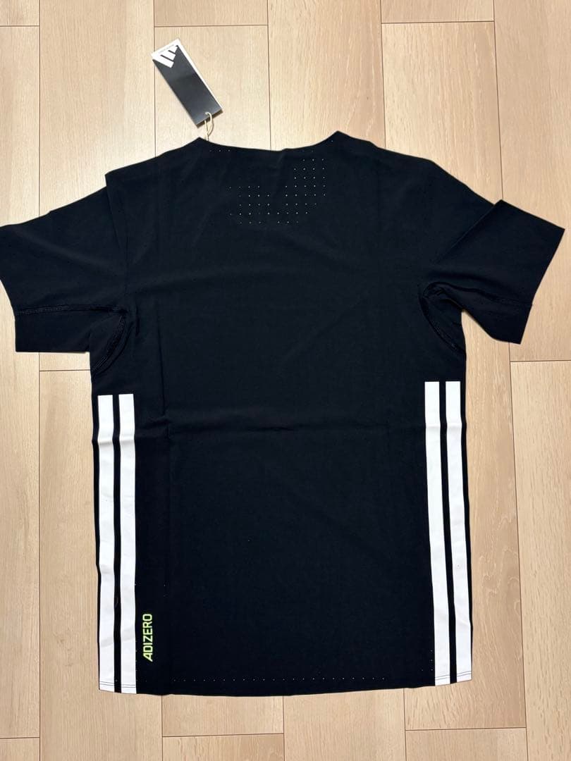 アディゼロ　ランニングTシャツ　新品・未使用　サイズＬ
