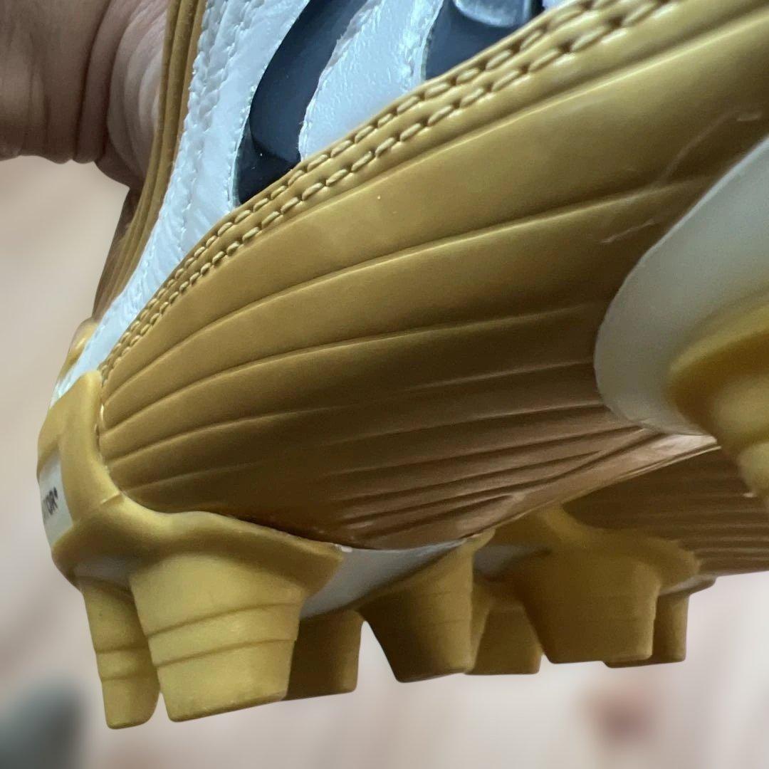 adidas プレデターアブソリュートFG ホワイト/ゴールド　25.5