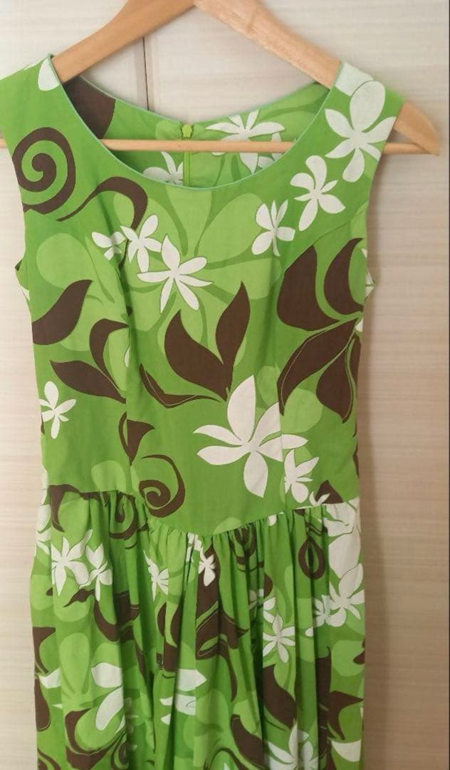 フラダンス用 緑色花柄ドレス　グリーン