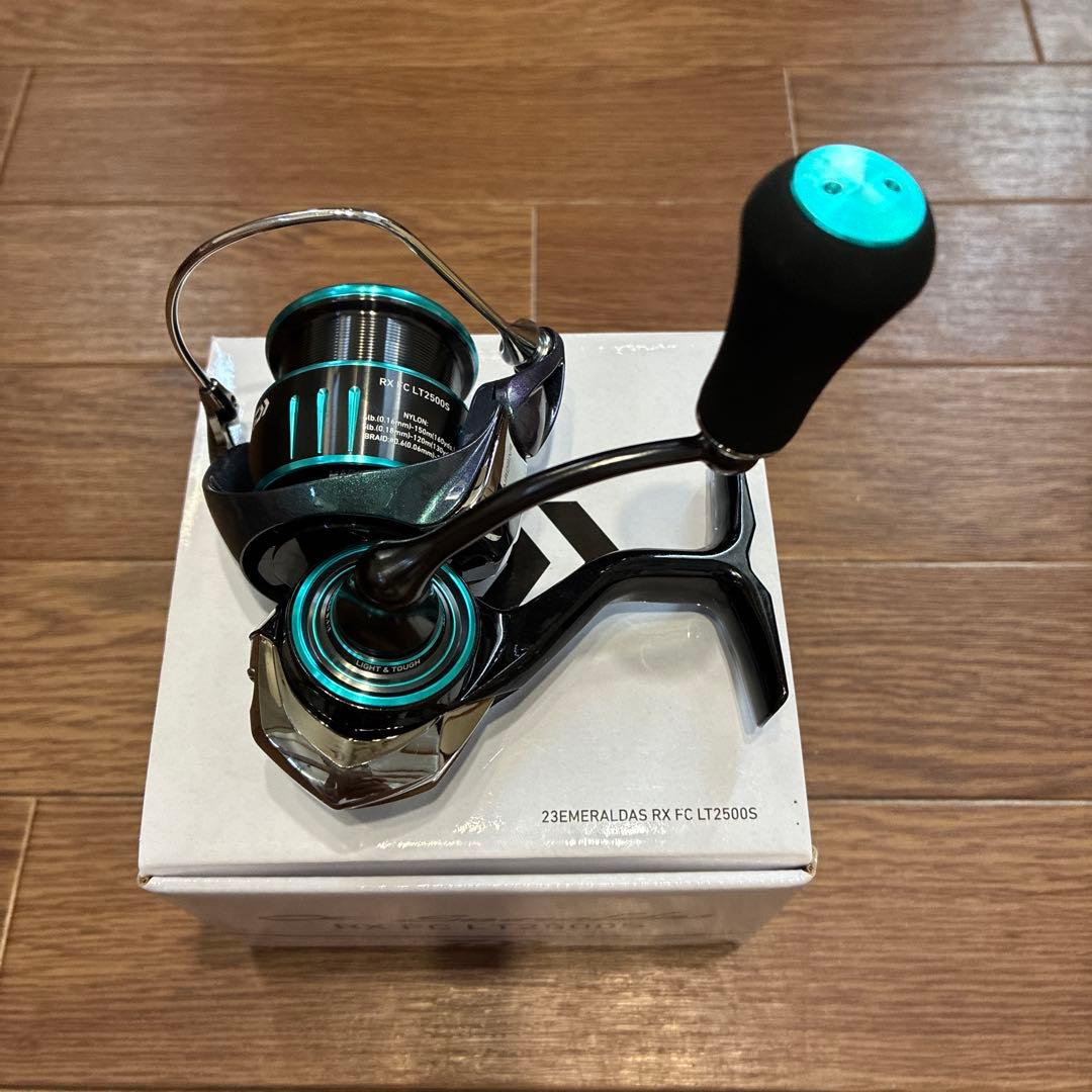 未使用　ダイワ　エメラルダス　RX FC LT2500S スピニングリール