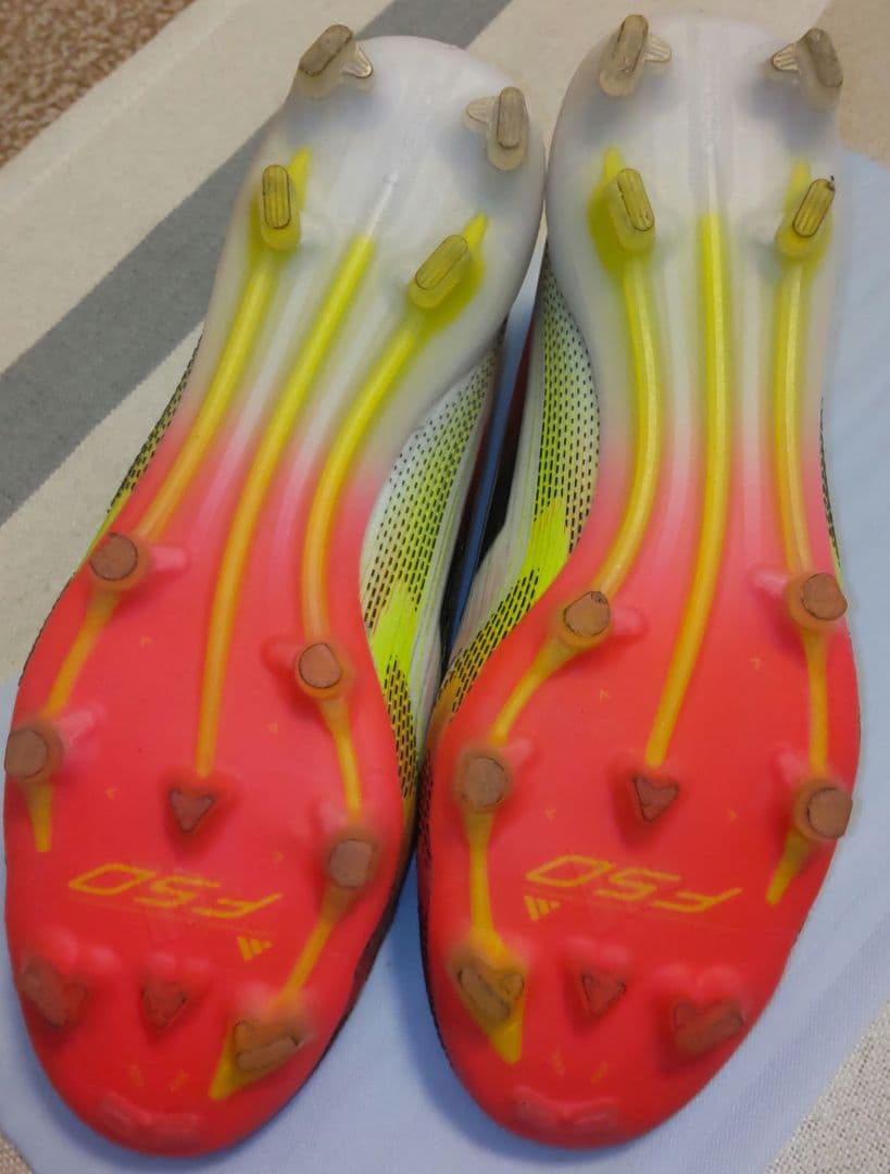 adidas F50レースレス FG 25cm
