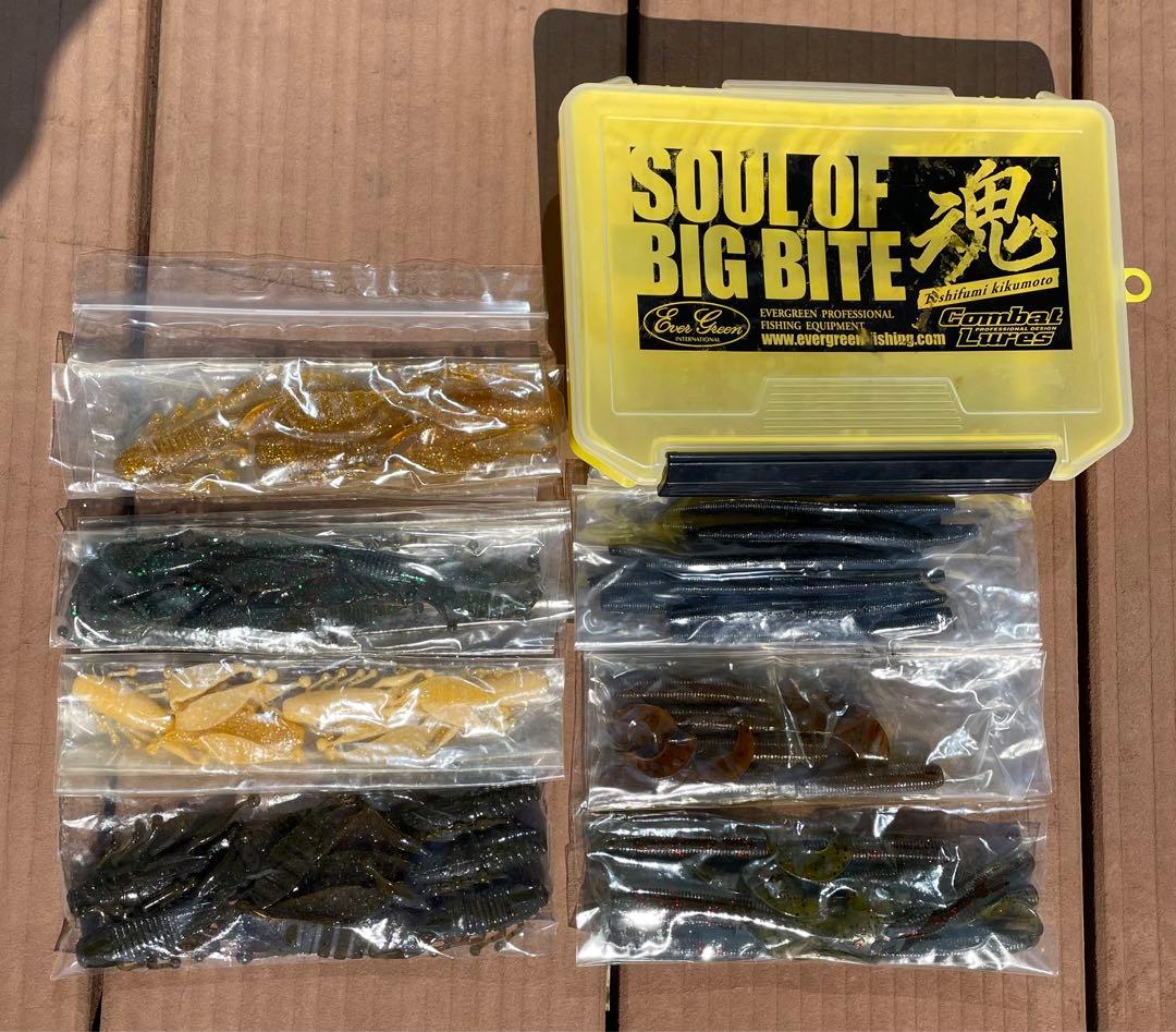 ルアーワーム大量セットボックス付き