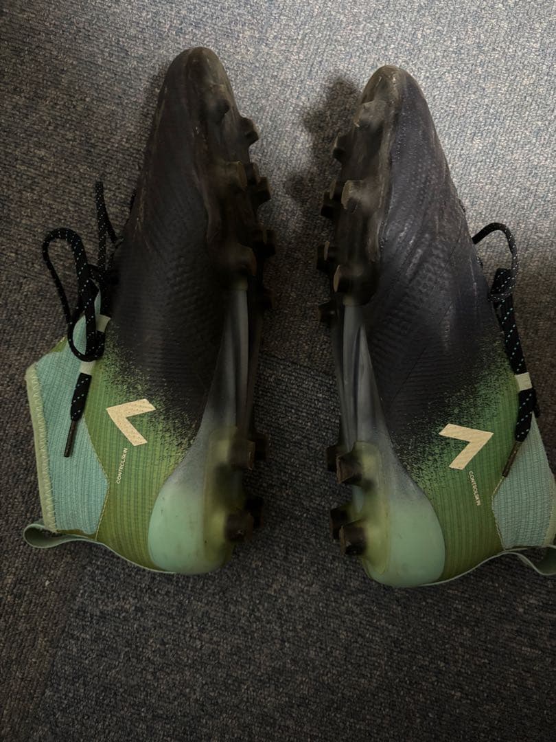 adidas スパイクシューズ ブラック/グリーン