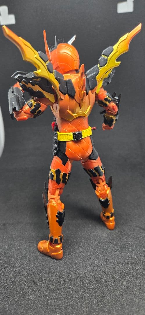 【最終値下】【中古】S.H.Figuarts　仮面ライダークローズマグマ