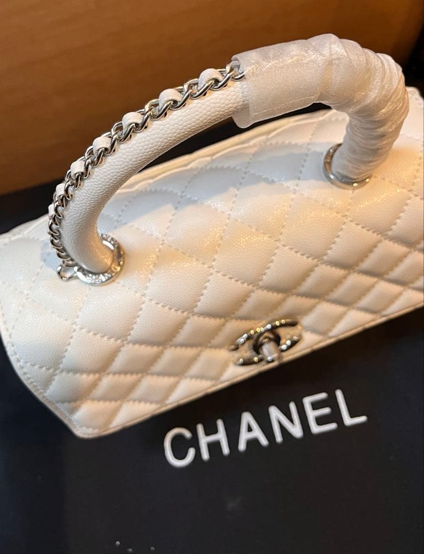 CHANEL ✨ノベルティー✨24㎝ホワイトハンドルココハンド✨新品未使用