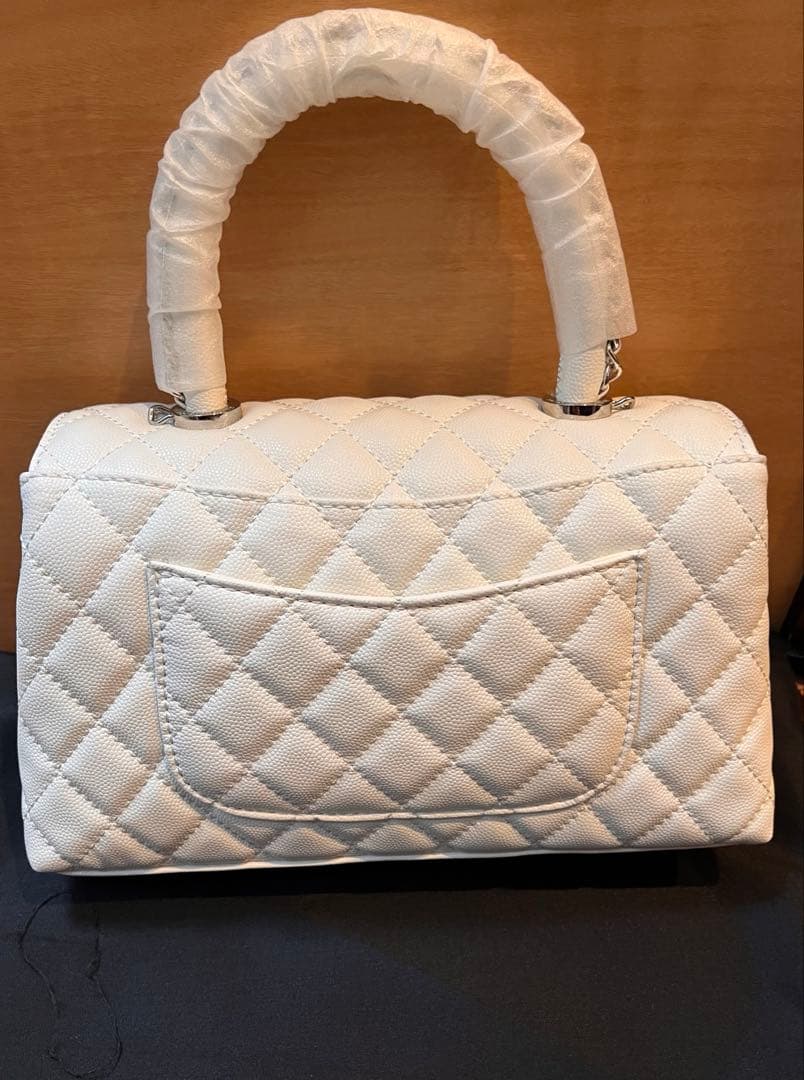 CHANEL ✨ノベルティー✨24㎝ホワイトハンドルココハンド✨新品未使用