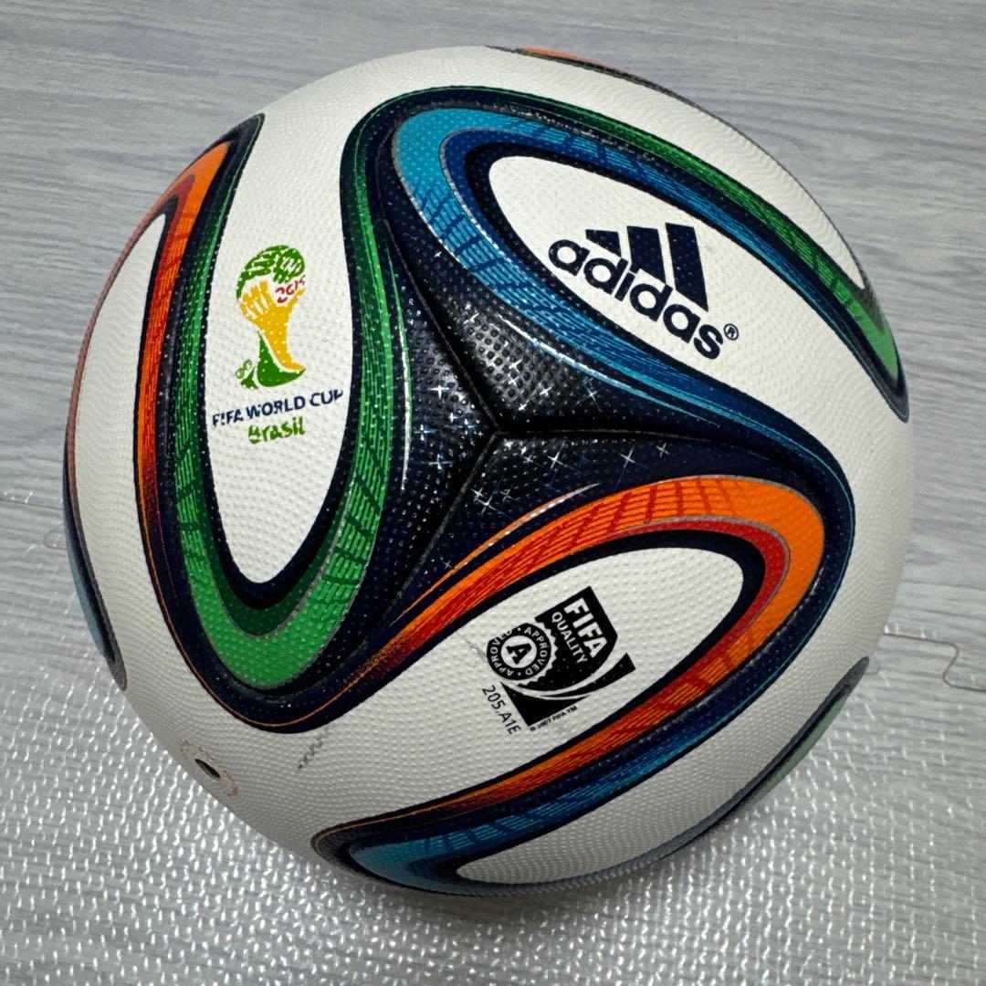 アディダス　ブラズーカ　サッカーボール