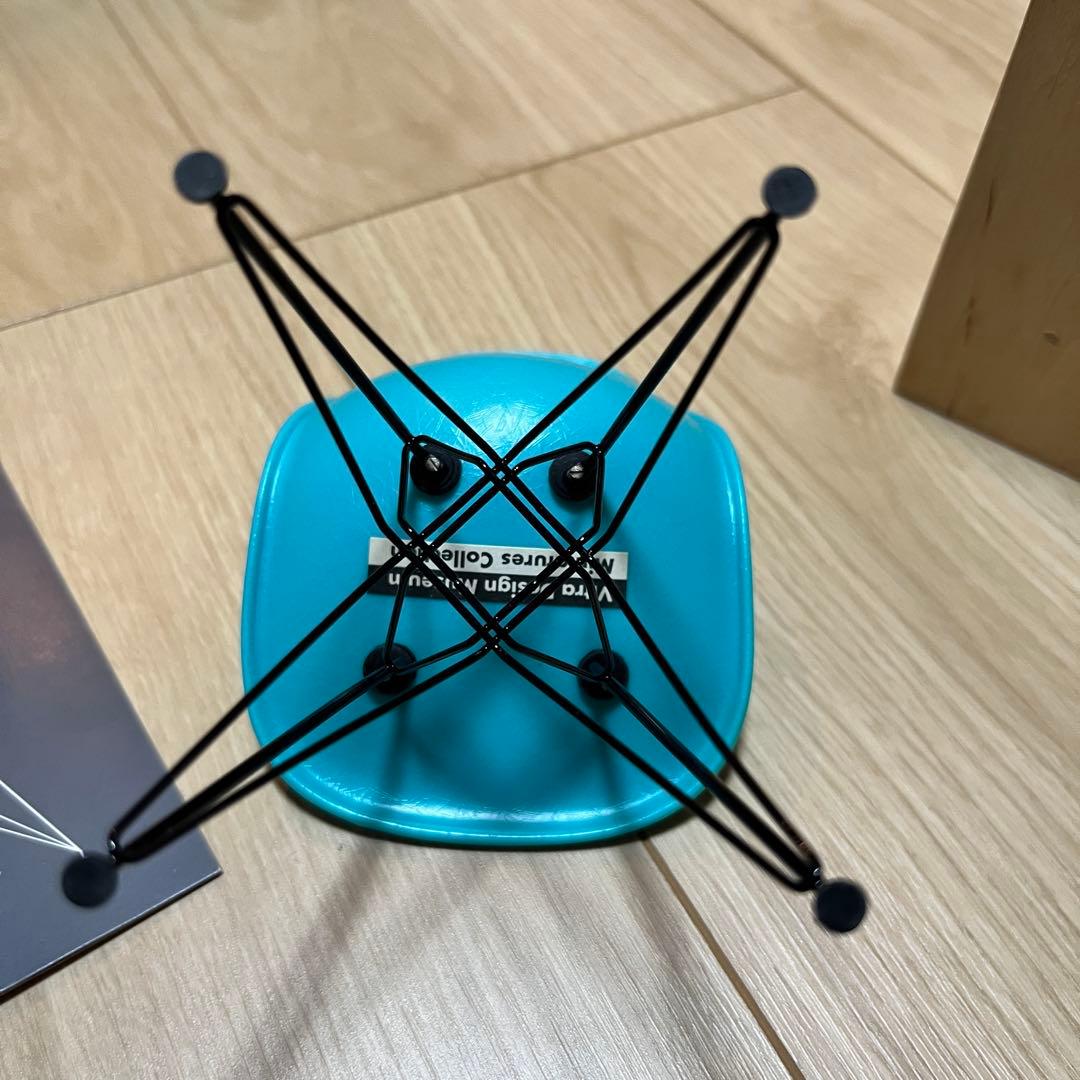 Vitra ミニチュア イームズ シェルチェア ハーマンミラー　焼けあり