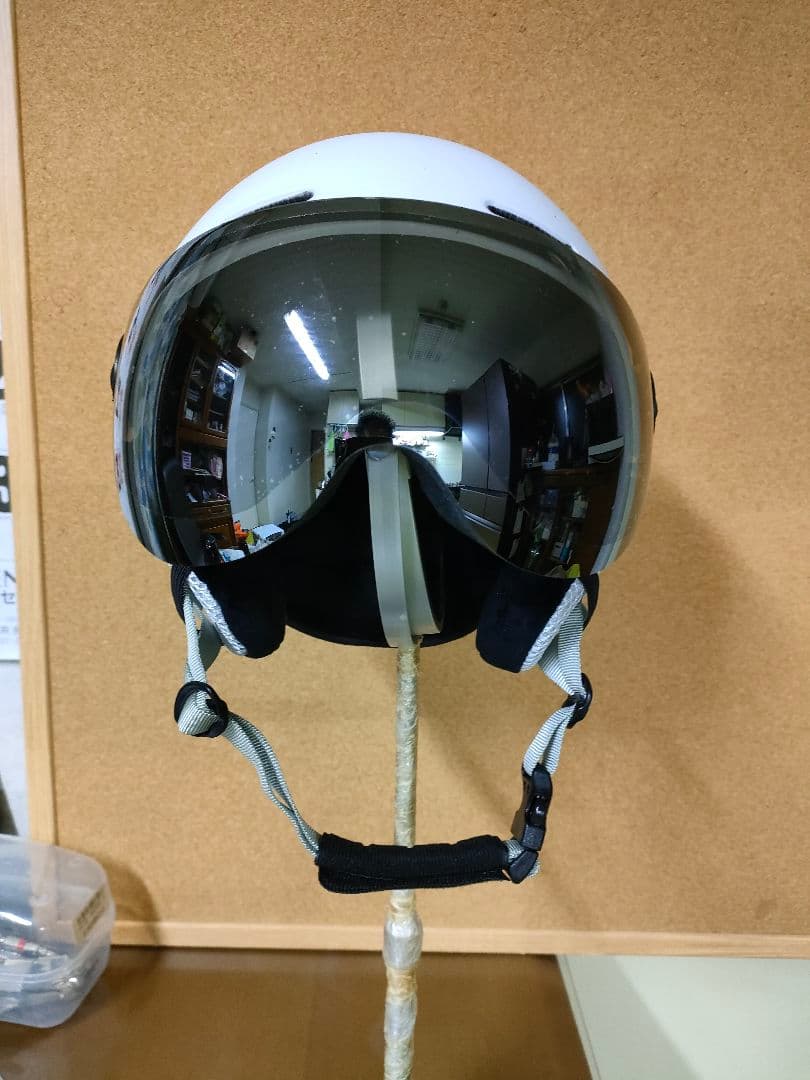 MOON バイザー付きヘルメット ホワイト