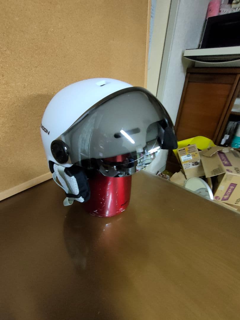 MOON バイザー付きヘルメット ホワイト