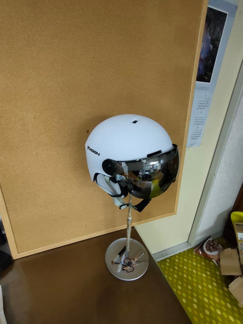 MOON バイザー付きヘルメット ホワイト