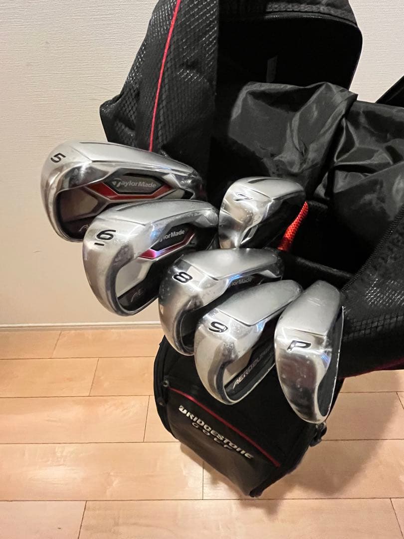 TaylorMadeアイアンセット、キャディバッグ、ウェッジ、ウッド、パター一式