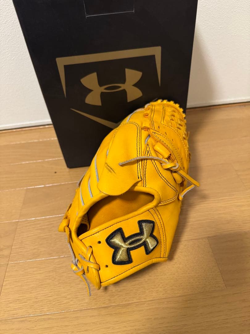 Under Armour 硬式グローブ イエロー