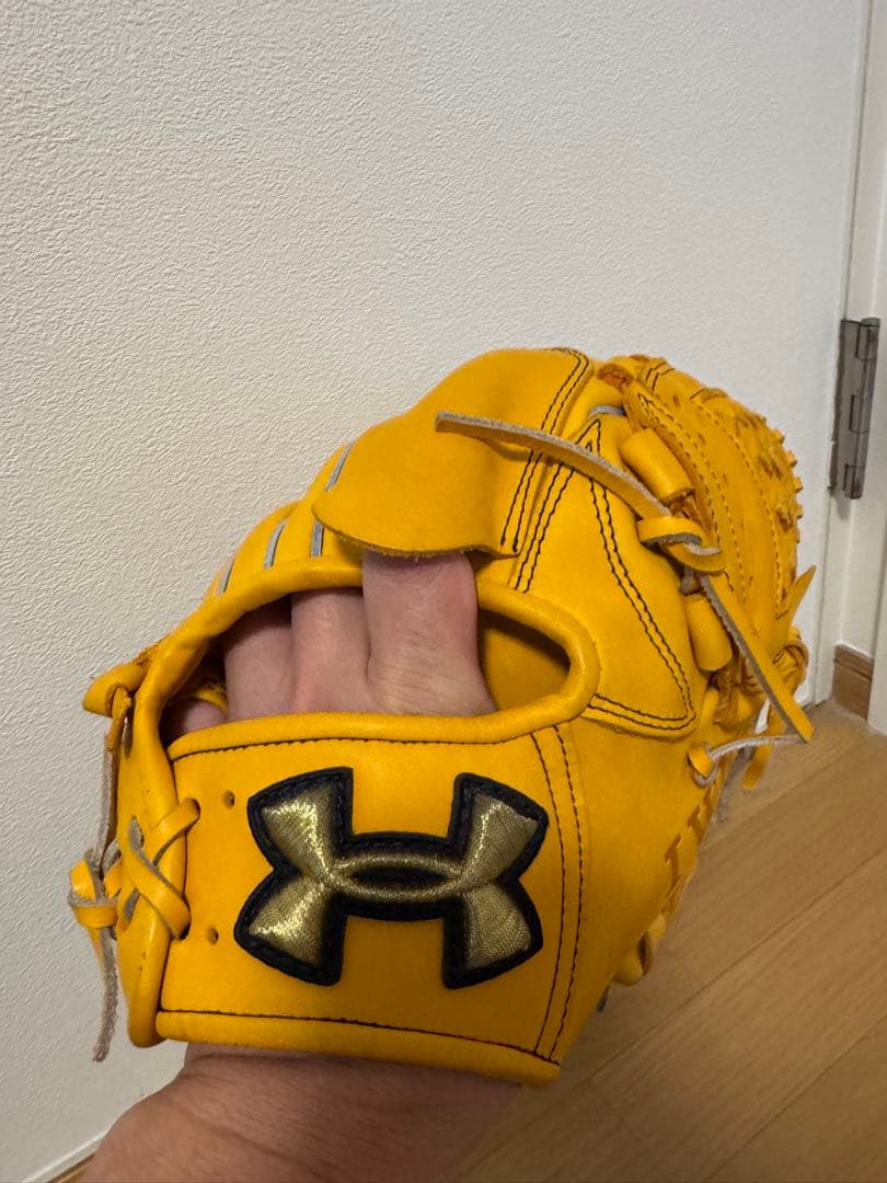 Under Armour 硬式グローブ イエロー