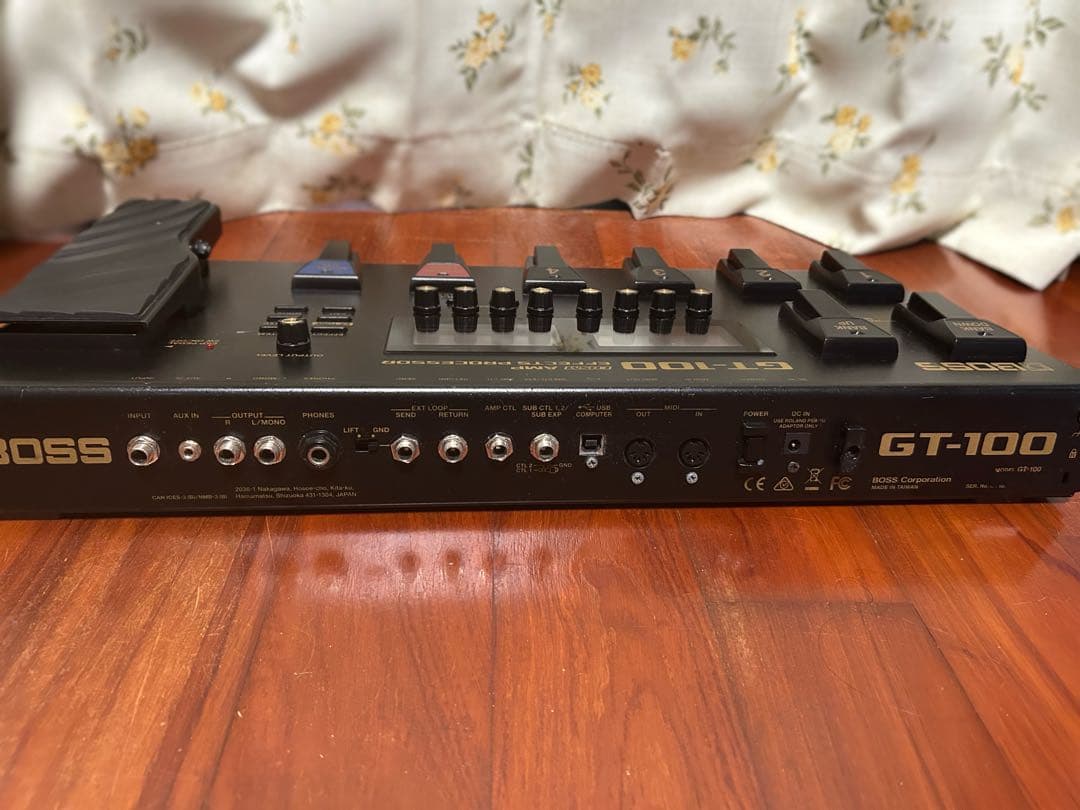 BOSS GT-100 エフェクトプロセッサー