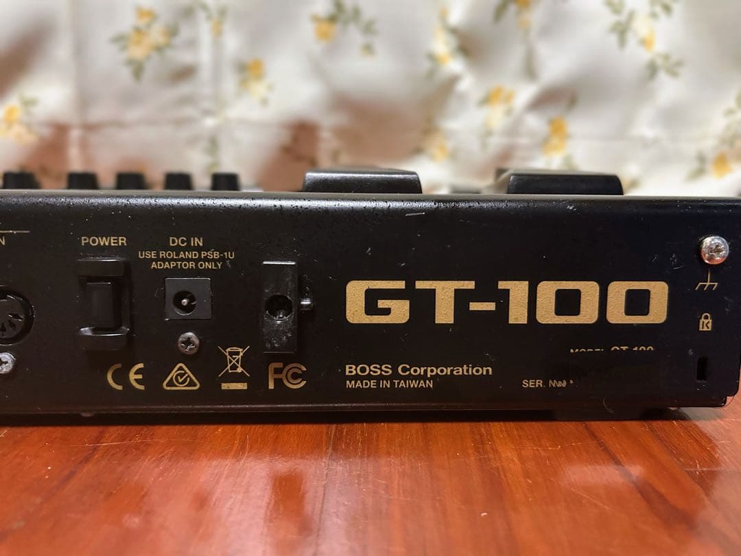 BOSS GT-100 エフェクトプロセッサー