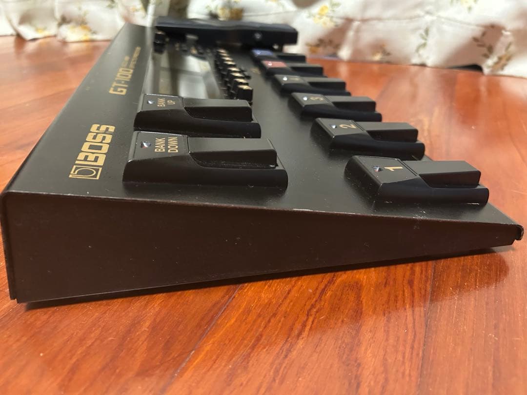 BOSS GT-100 エフェクトプロセッサー