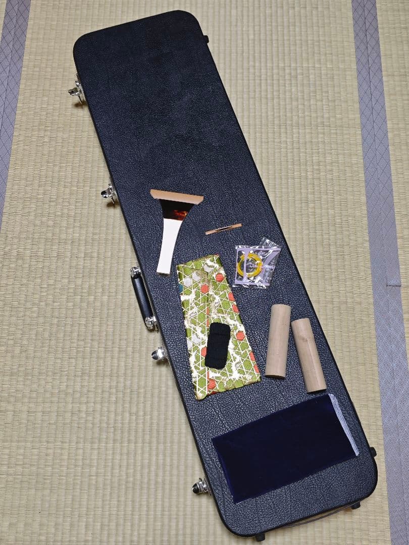 美品 津軽三味線 太棹 紅木 二本溝 べっ甲 バチ 駒 ケース 和楽器