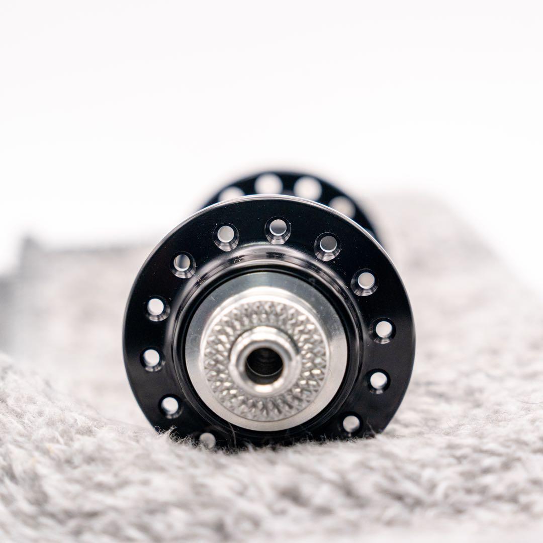 WHITE INDUSTRIES T11 フロントハブ 100mm 28H