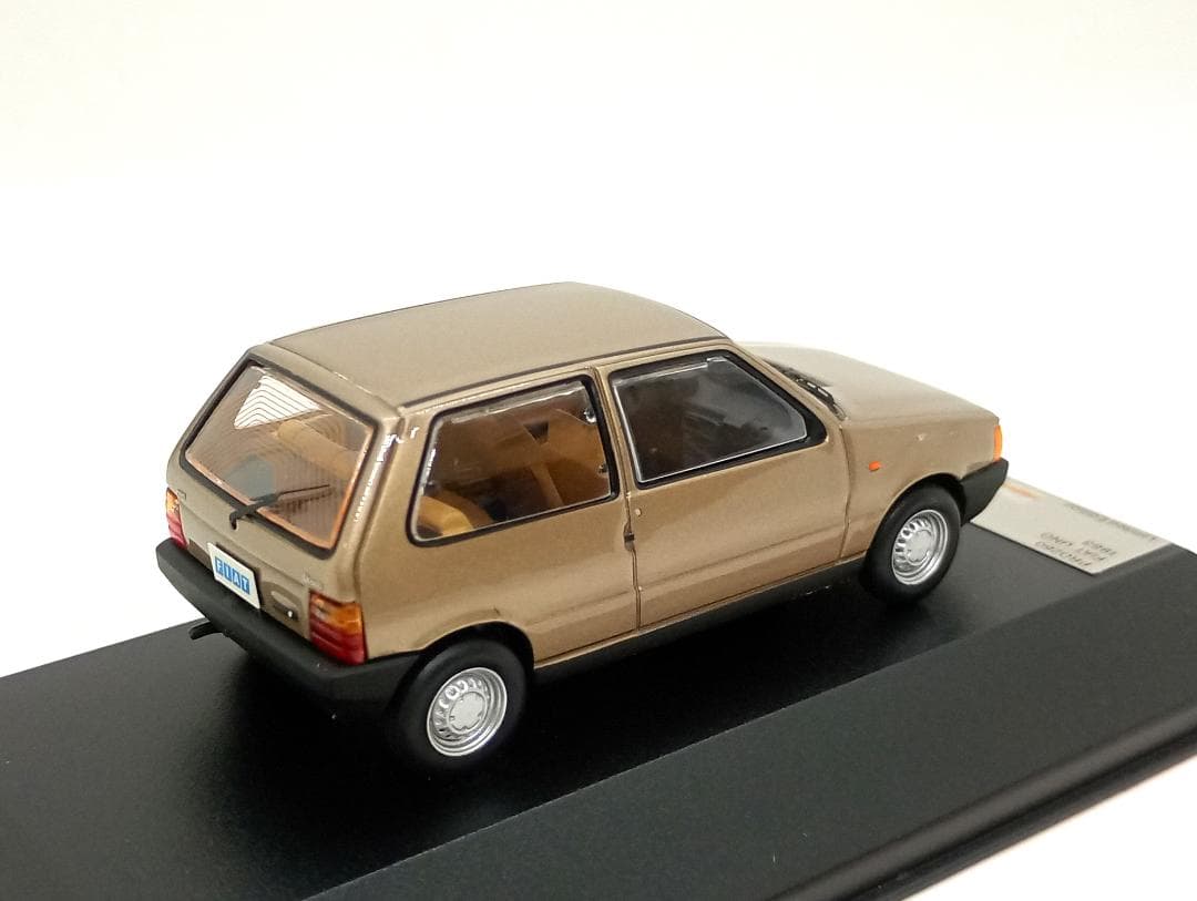 プレミアムX 1/43 フィアット ウーノ 1983 (シャンパーニュ)