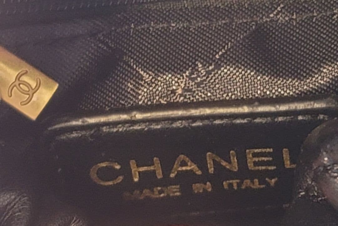 ノベルティ CHANEL ブラック レザーショルダーバッグ キルティング