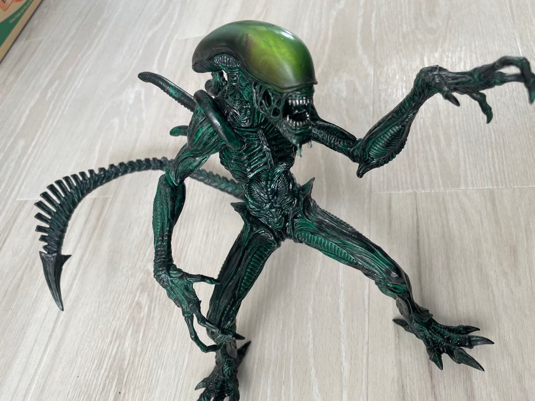 エイリアンフィギュア ダークグリーン