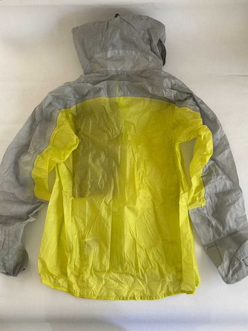 THE NORTH FACE 軽量フード付きウィンドブレーカー イエロー/グレー